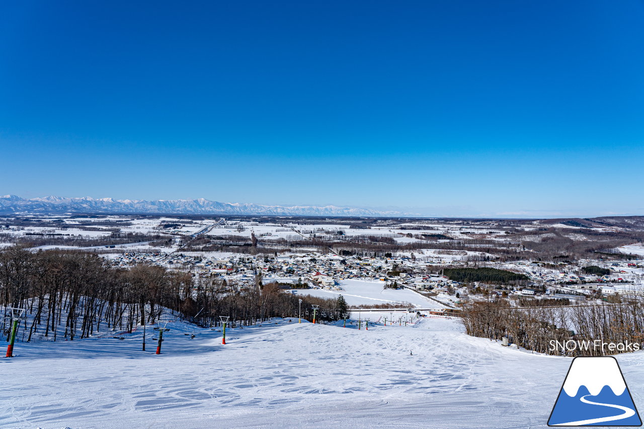 幕別町白銀台スキー場｜広大な十勝平野の向こうには、北海道の背骨・日高山脈。大地のスケール感が違う、ロケーション抜群のローカルスキー場へ(^^)/